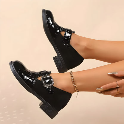 Claire | Stilvolle minimalistische Loafers mit einem Knopf für Frauen