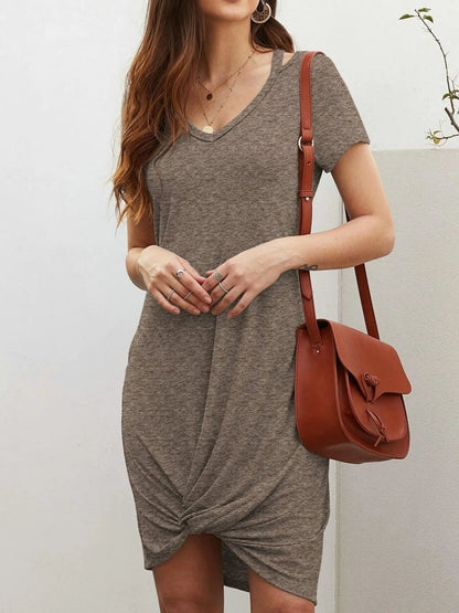 Celestina - Lässiges Kleid mit V-Ausschnitt und geknotetem Detail