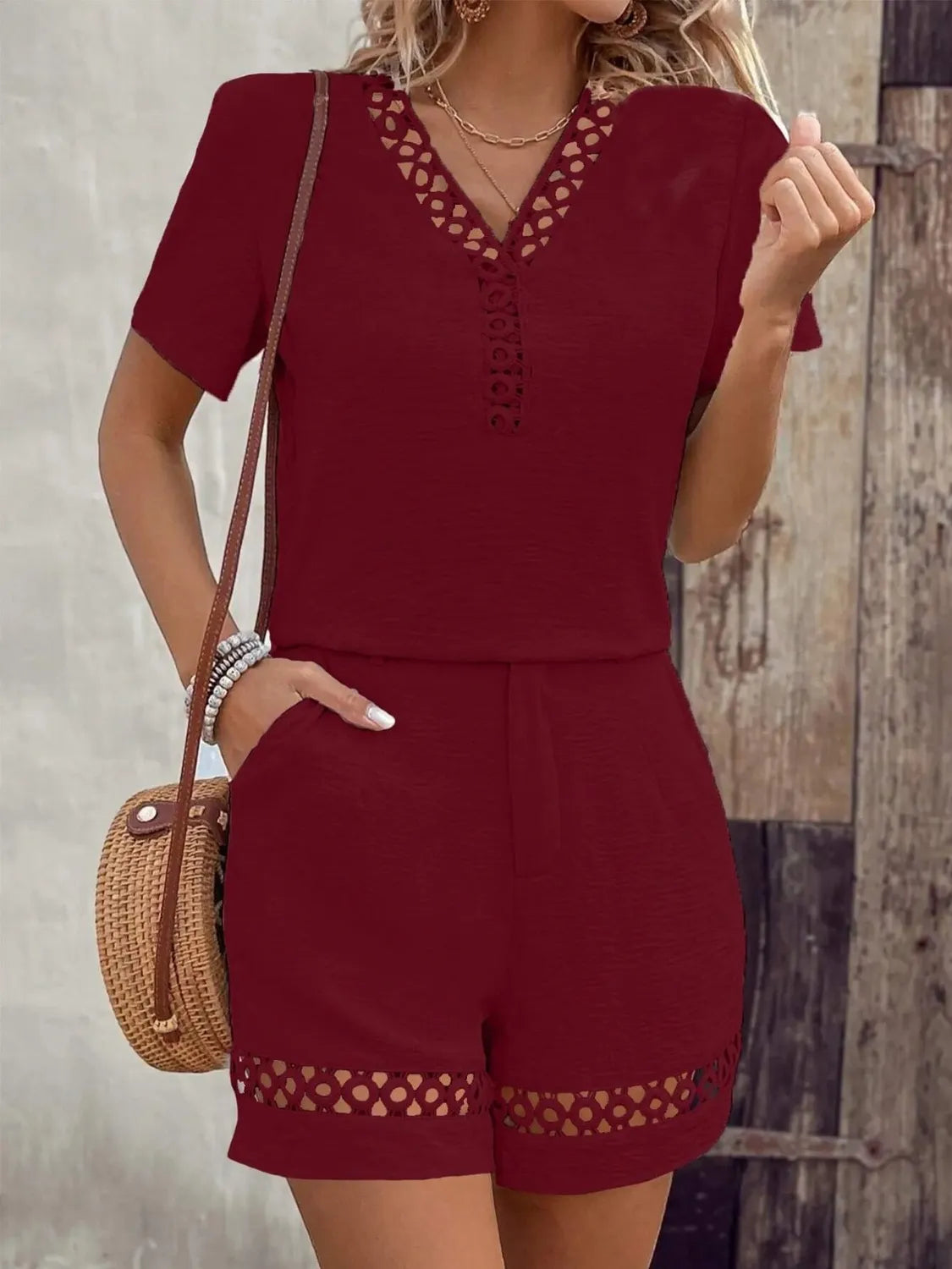 Bernadette - Lässiges und elegantes Set mit V-Ausschnitt-Top und Shorts