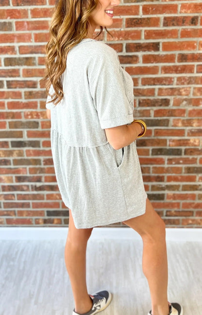 Frieda | Romper mit V-Ausschnitt und Knopfleiste
