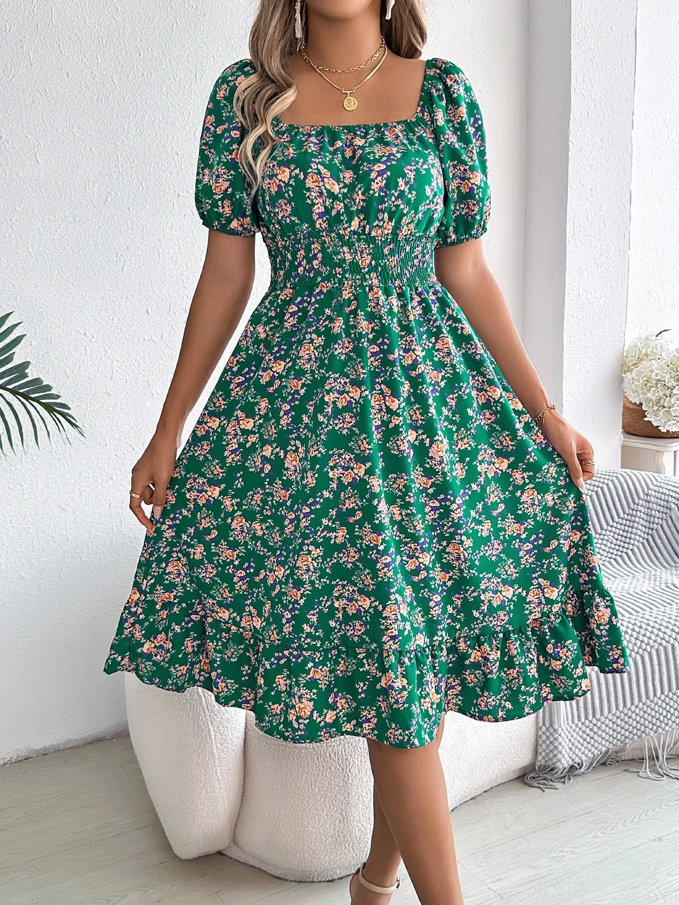 Ella | Feminines Blumenkleid mit Puffärmeln