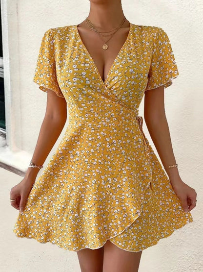 Rosanna - Elegantes Mini-Kleid mit Blumenmuster, kurzen Ärmeln und tiefem V-Ausschnitt