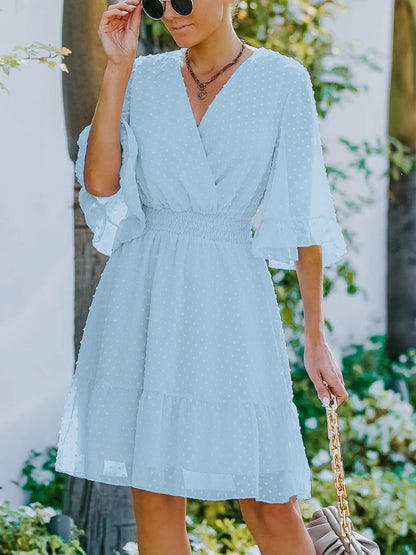 Kelsey - Elegantes Mini-Kleid aus Swiss-Dot-Stoff mit Glockenärmeln