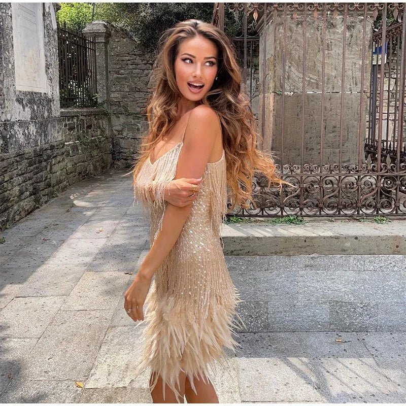 Lucila | Kleid mit Pailletten und Federn