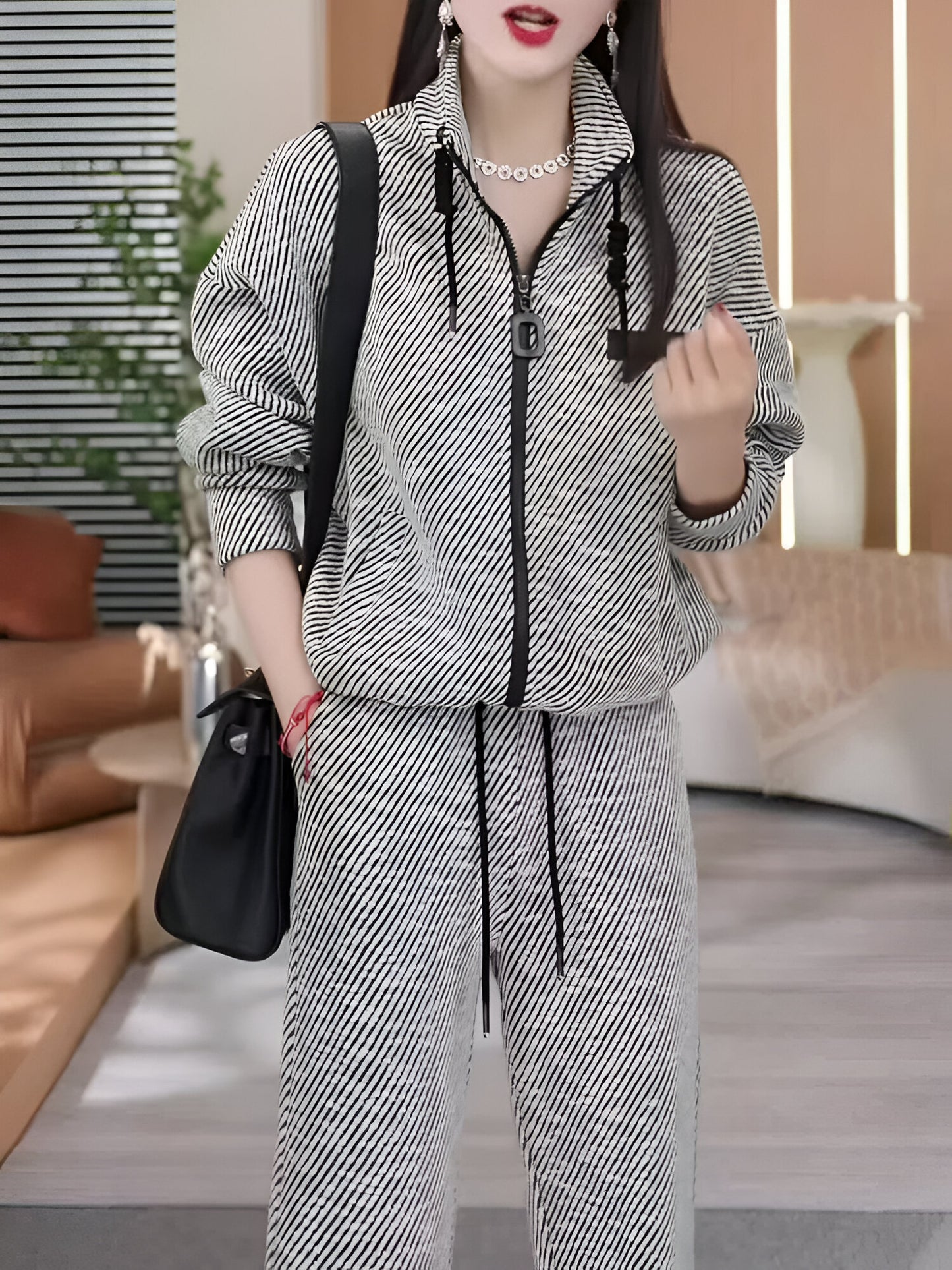 Adina | Müheloser Stil mit einem auffälligen Streifen-Design